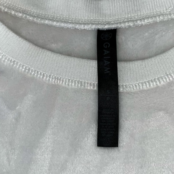 NWOT Gaiam Velour Sweater Top - Picture 2 of 4